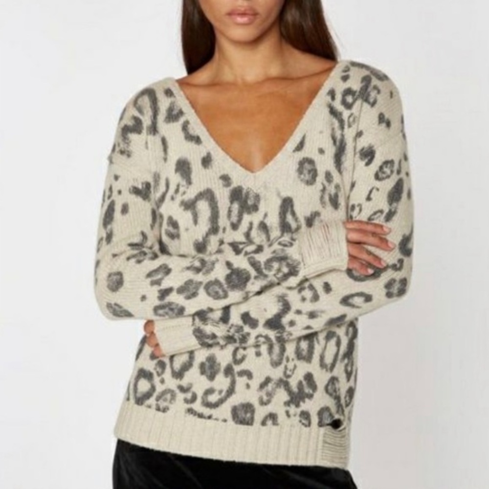 Pam & Gela Leopard Print V Neck Pullover Sweater Size Large
